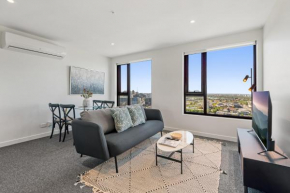 24th Floor 2-Bed Gem with View, Pool, BBQ & Gym